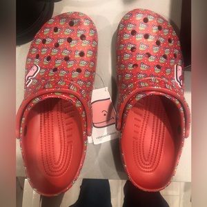 NEW Vineyard Vines x Crocs Holiday Slides